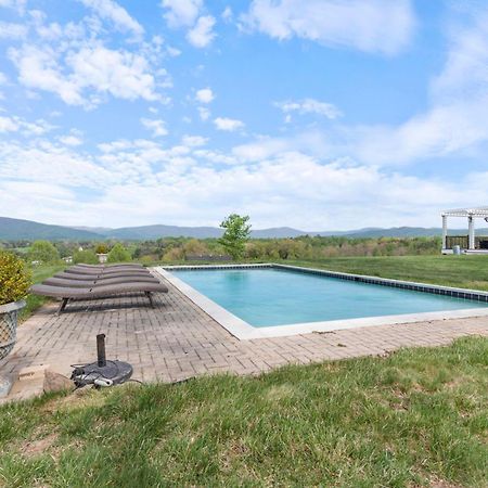 Rustic Baileys Retreat Cabin Near Wineries! Crozet Luaran gambar