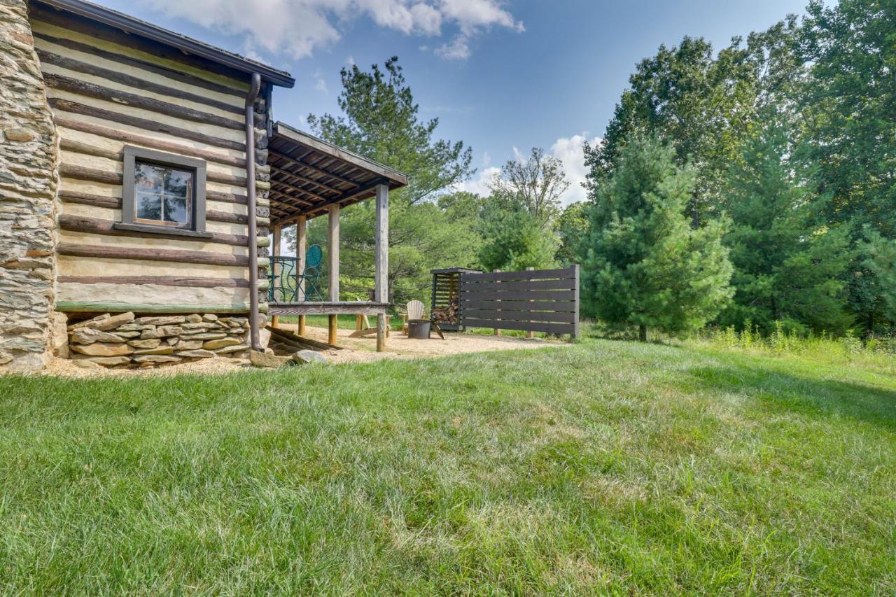 Rustic Baileys Retreat Cabin Near Wineries! Crozet Luaran gambar