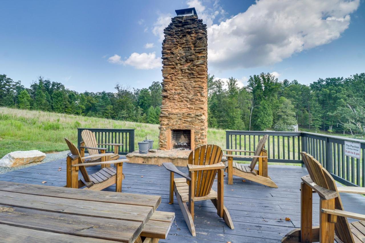 Rustic Baileys Retreat Cabin Near Wineries! Crozet Luaran gambar