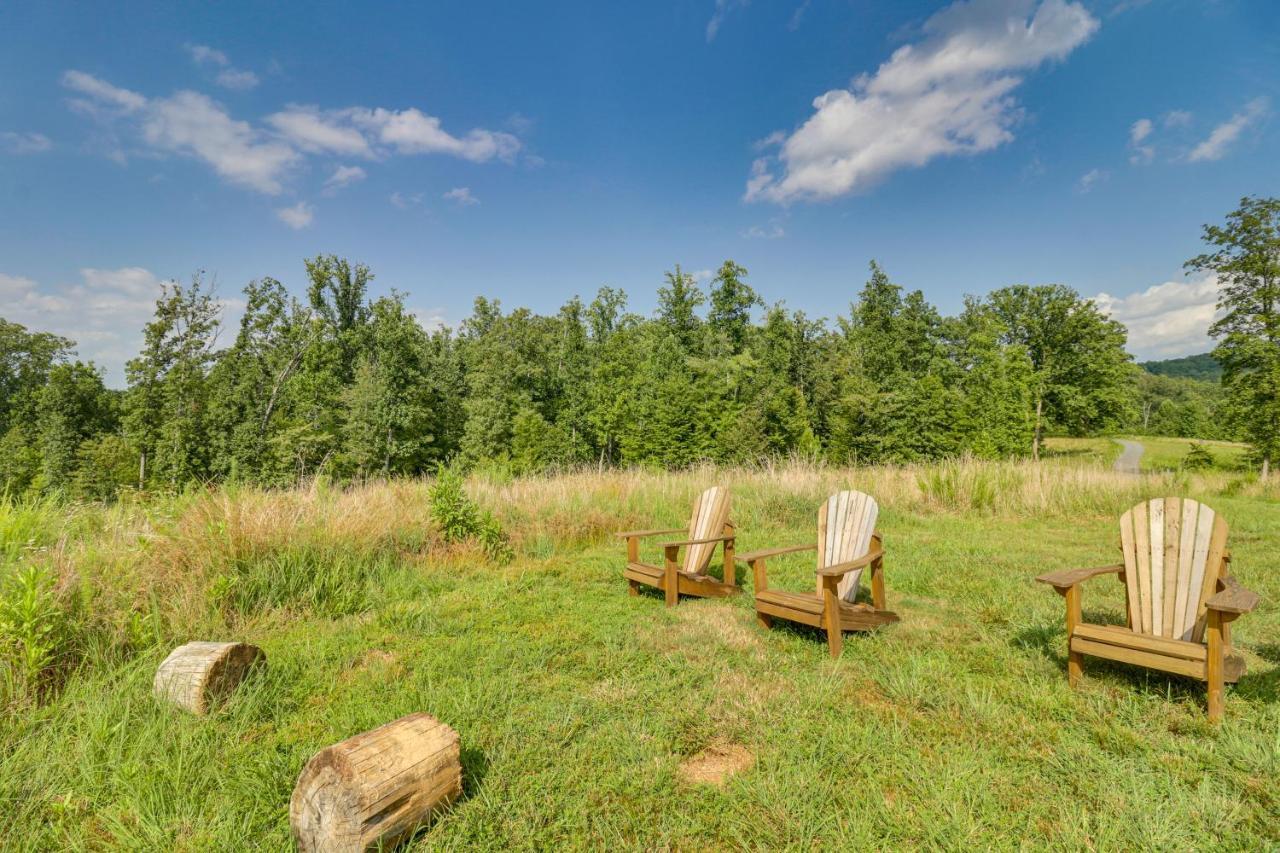 Rustic Baileys Retreat Cabin Near Wineries! Crozet Luaran gambar