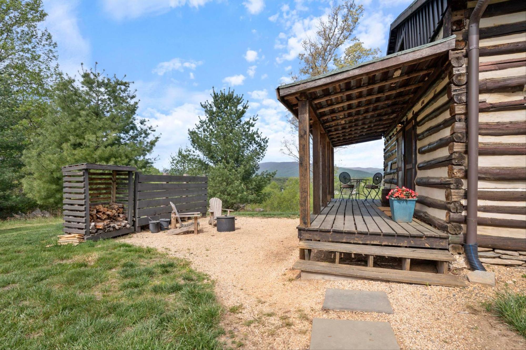 Rustic Baileys Retreat Cabin Near Wineries! Crozet Luaran gambar